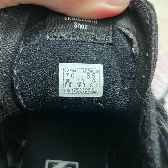 Vans - Picture 2 of 4